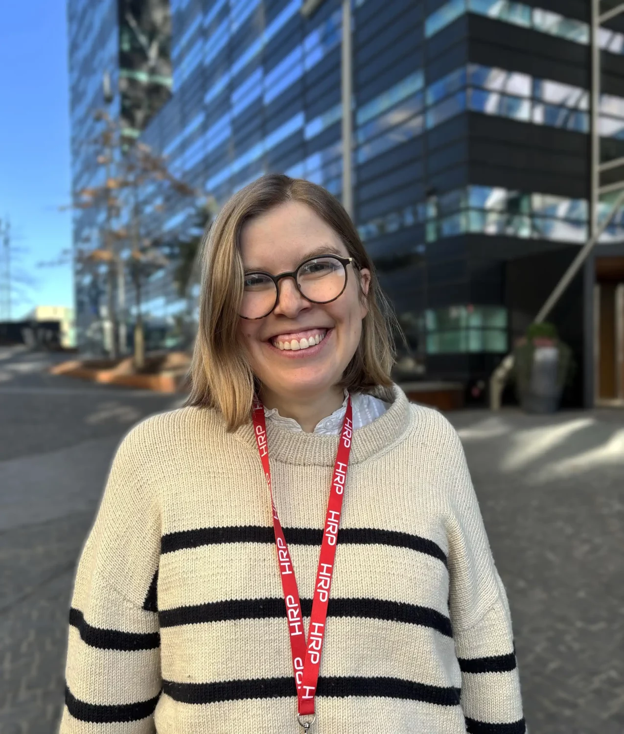 Hanne Tveter Åmdal er utdannet by- og regionalplanlegger ved Norges miljø- biovitenskaplige universitet (NMBU) på Ås. Åmdal har erfaring fra offentlig myndighet og stor innsikt i deres behandling av private- og kommunale planforslag, samt offentlig forvaltning. Som konsulent har hun spesialisert seg på tidligfase plan. Hun har jobbet mye med innledende stedsanalyser, alternativvurderinger og mulighetsstudier, og bruker analysene som en aktiv del av en planprosess eller grunnlag for andre viktige beslutninger f.eks. lokalisering.