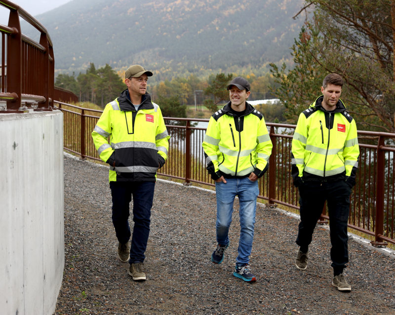 Team HRP etter solid innsats under åpningen av flomvollen i Bismo